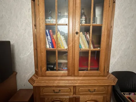 Vitrina i komoda puna hrastovina