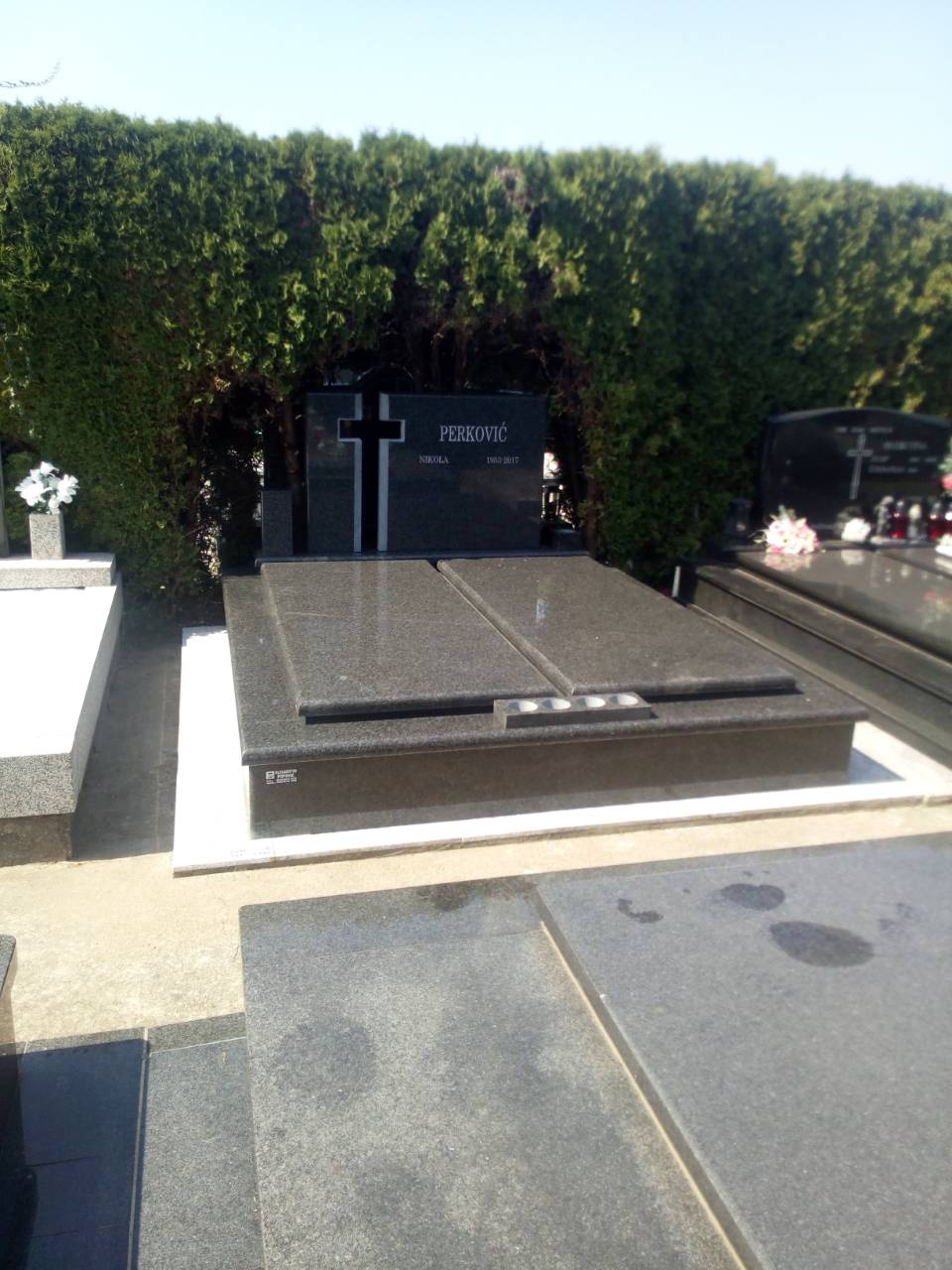 Klesarstvo nadgrobni spomenik Gazista stubišta skaline klupice