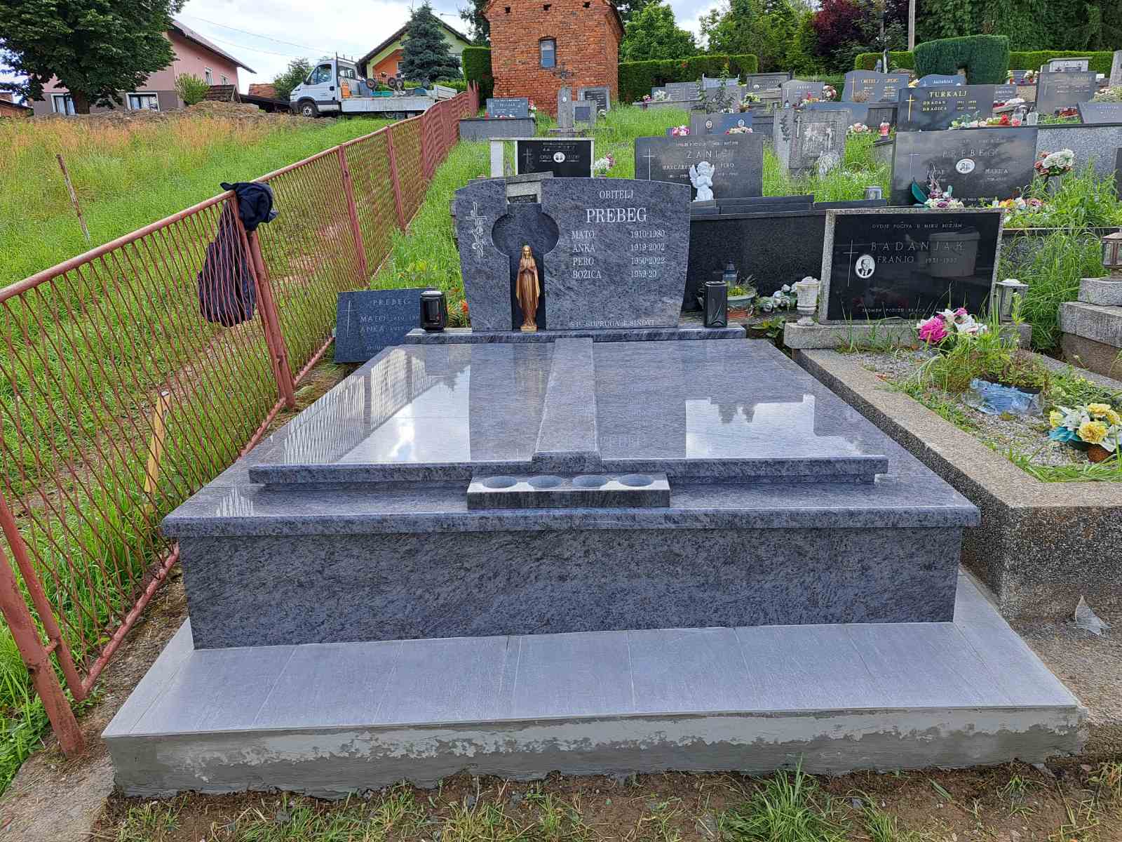 Klesarstvo nadgrobni spomenik Gazista stubišta skaline klupice