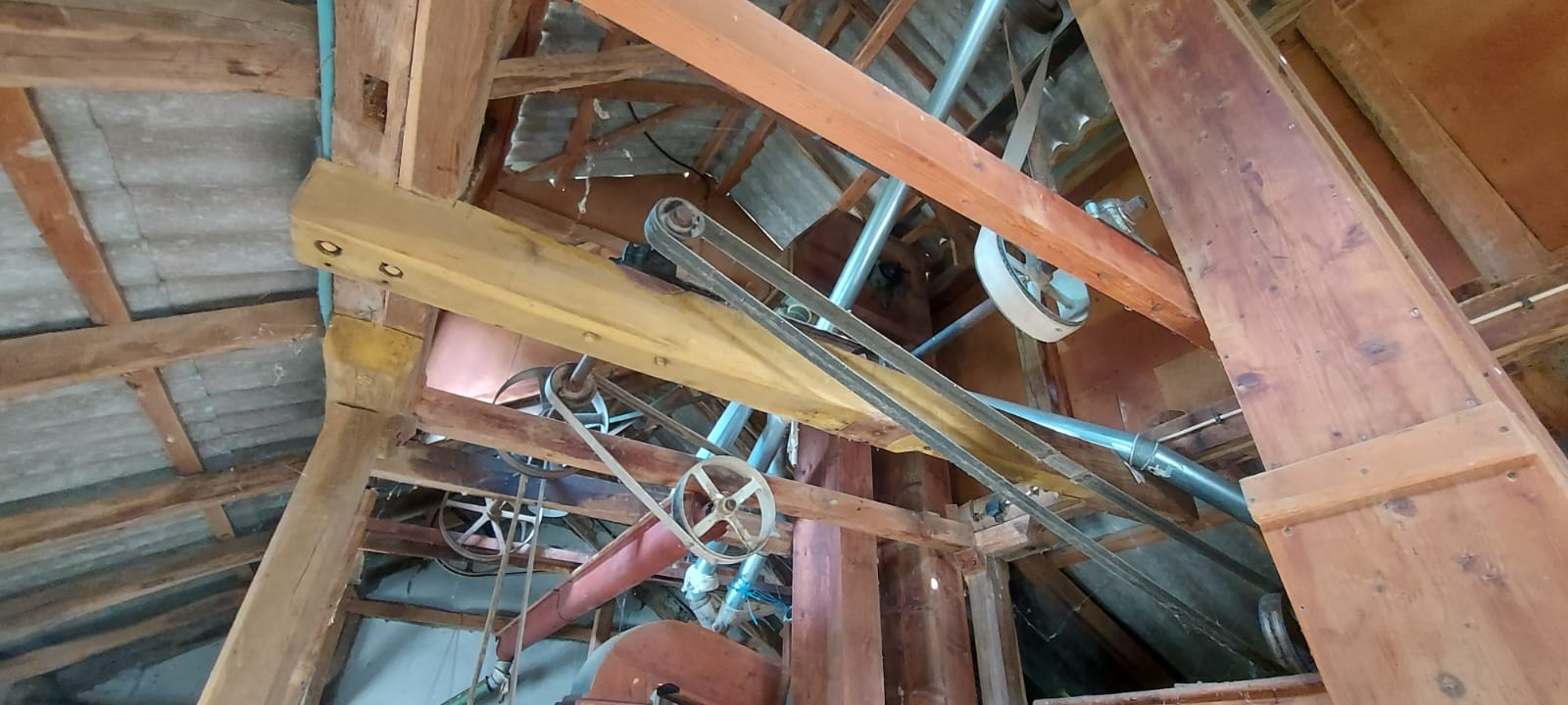 Prodajem stari pogon mlina.