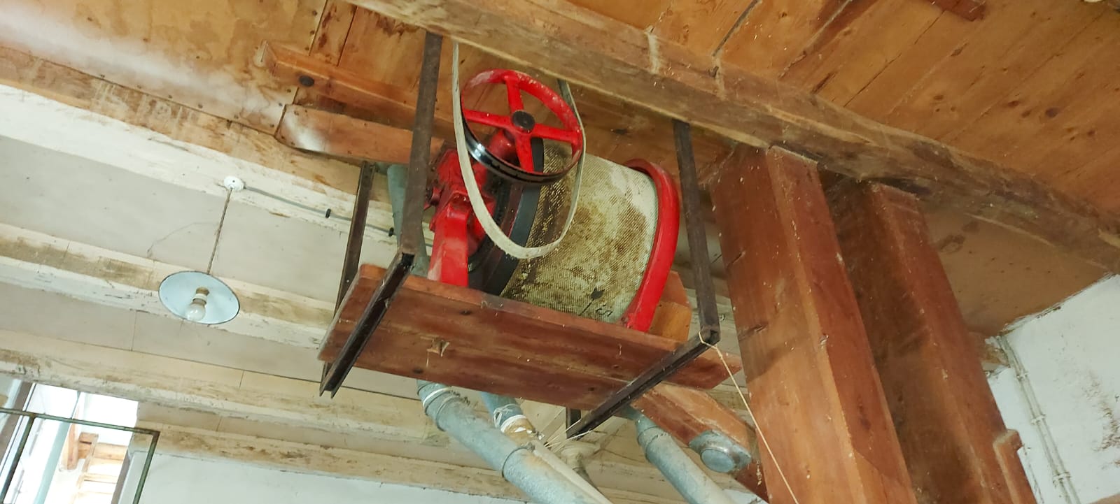 Prodajem stari pogon mlina.