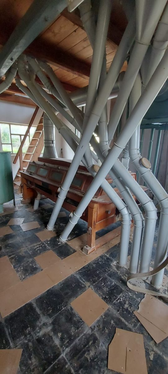 Prodajem stari pogon mlina.