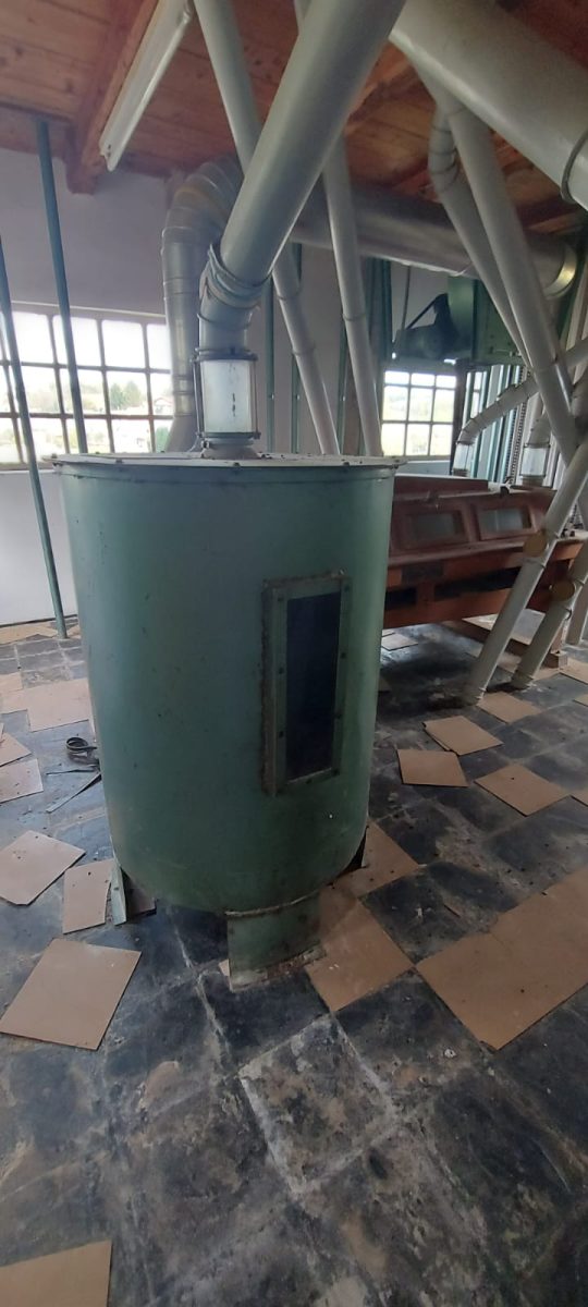 Prodajem stari pogon mlina.